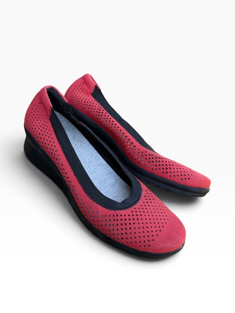Clarks Cloudsteppers Caddell Trail Laser-Cut Wedge Pump Flats Women's size 9